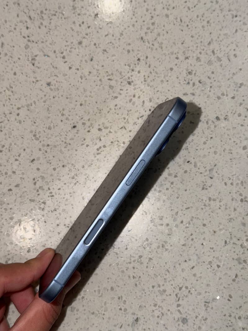 Apple iPhone 17 5