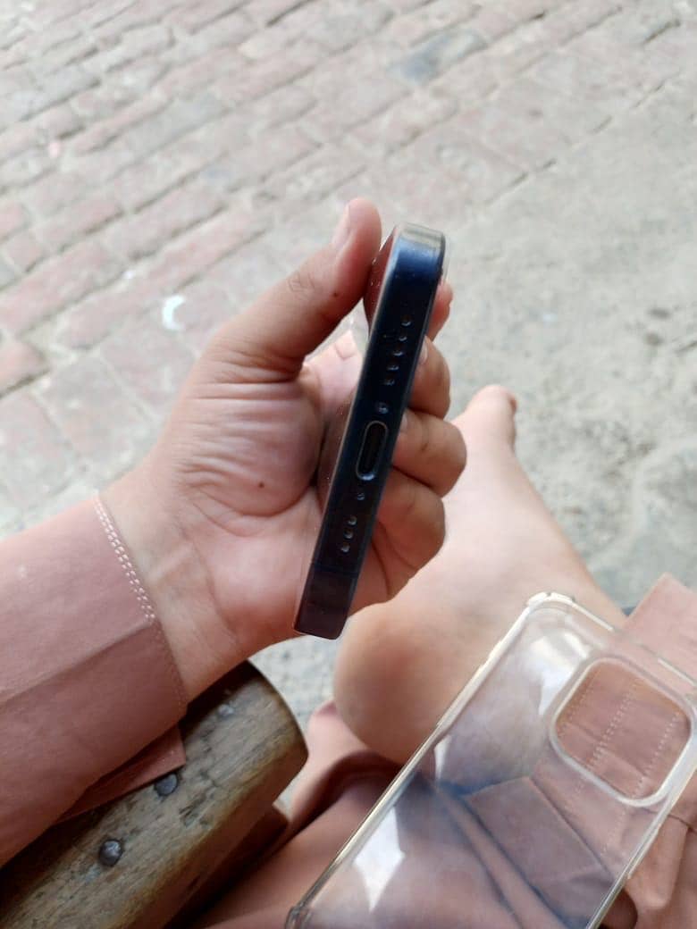 Apple iPhone 15 Pro 3