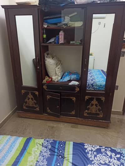 Wooden wardrobe dividers