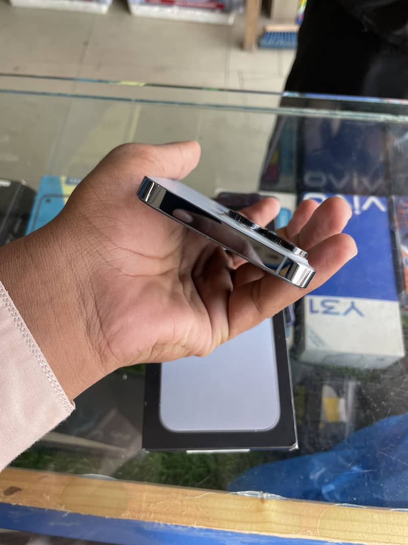 Apple iPhone 13 Pro 2