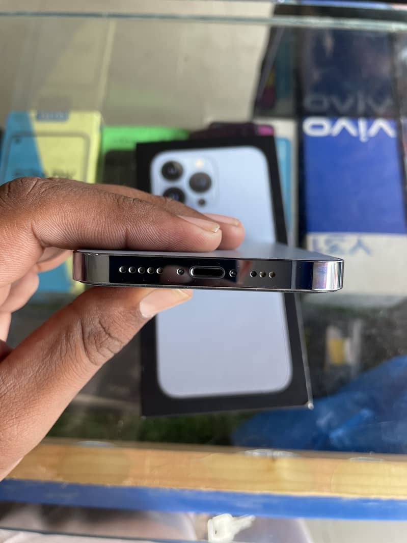 Apple iPhone 13 Pro 4
