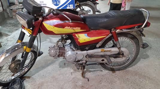 behtareen bike 70cc single hand use Hoi hn