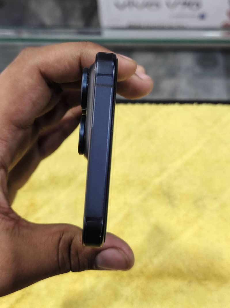 Apple iPhone 15 Pro Max 2