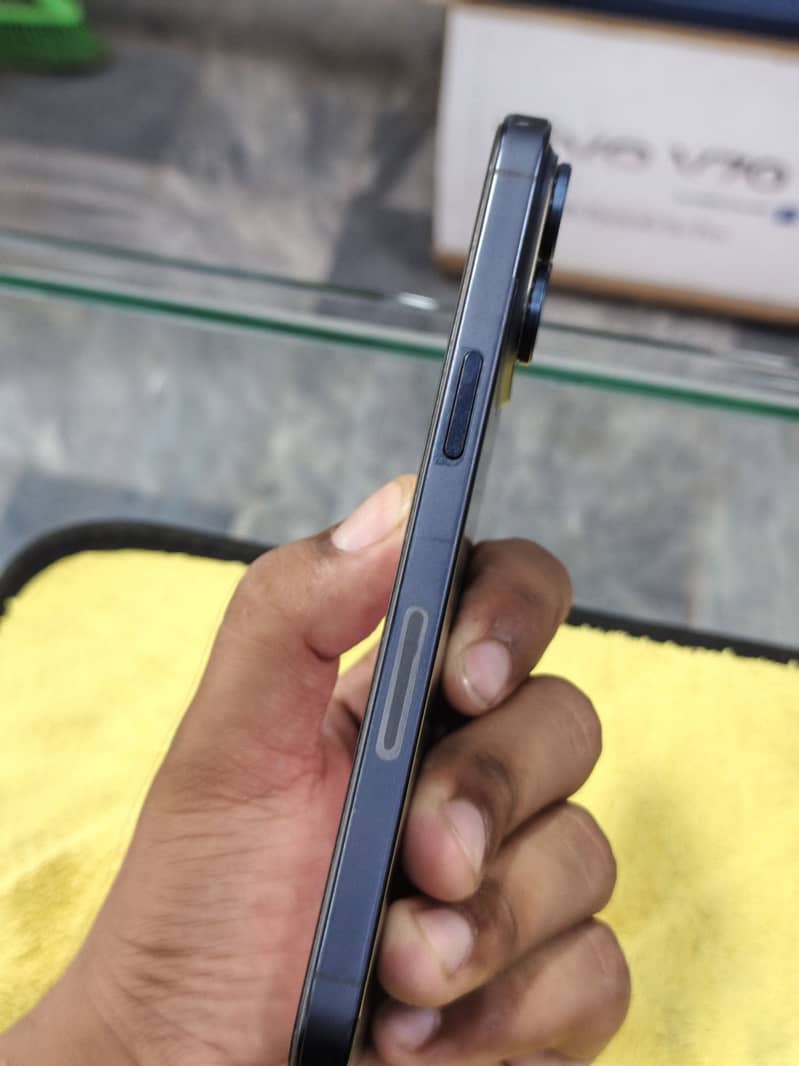 Apple iPhone 15 Pro Max 3