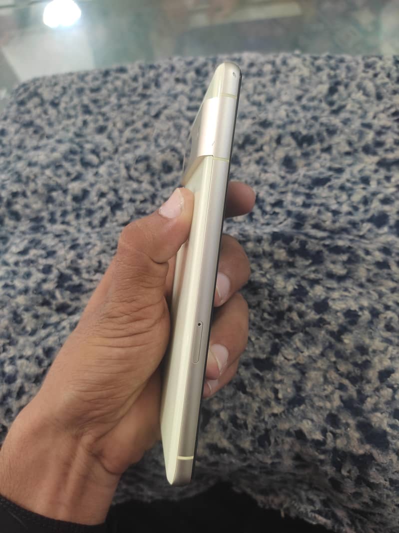 Google Pixel 7 4