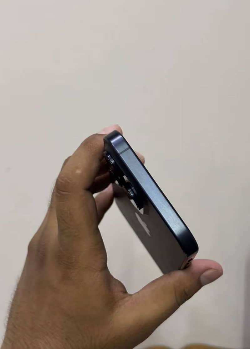 Apple iPhone 15 Pro Max 2