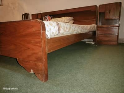 pure wood double bed best condition