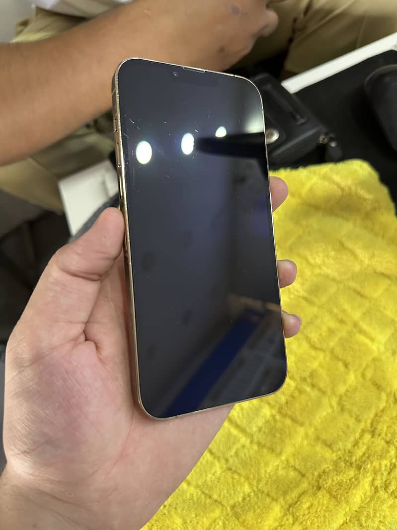 Apple iPhone 13 Pro Max 4
