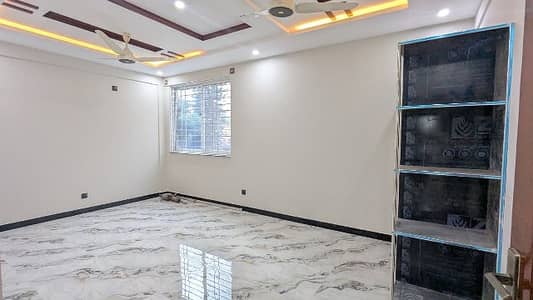FLAT FOR SALE 1240 SQFT Fully Renovated 2 Bedrooms Flat I_8/1