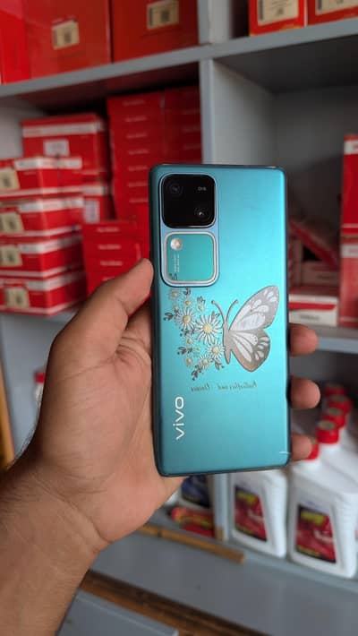 Vivo V30