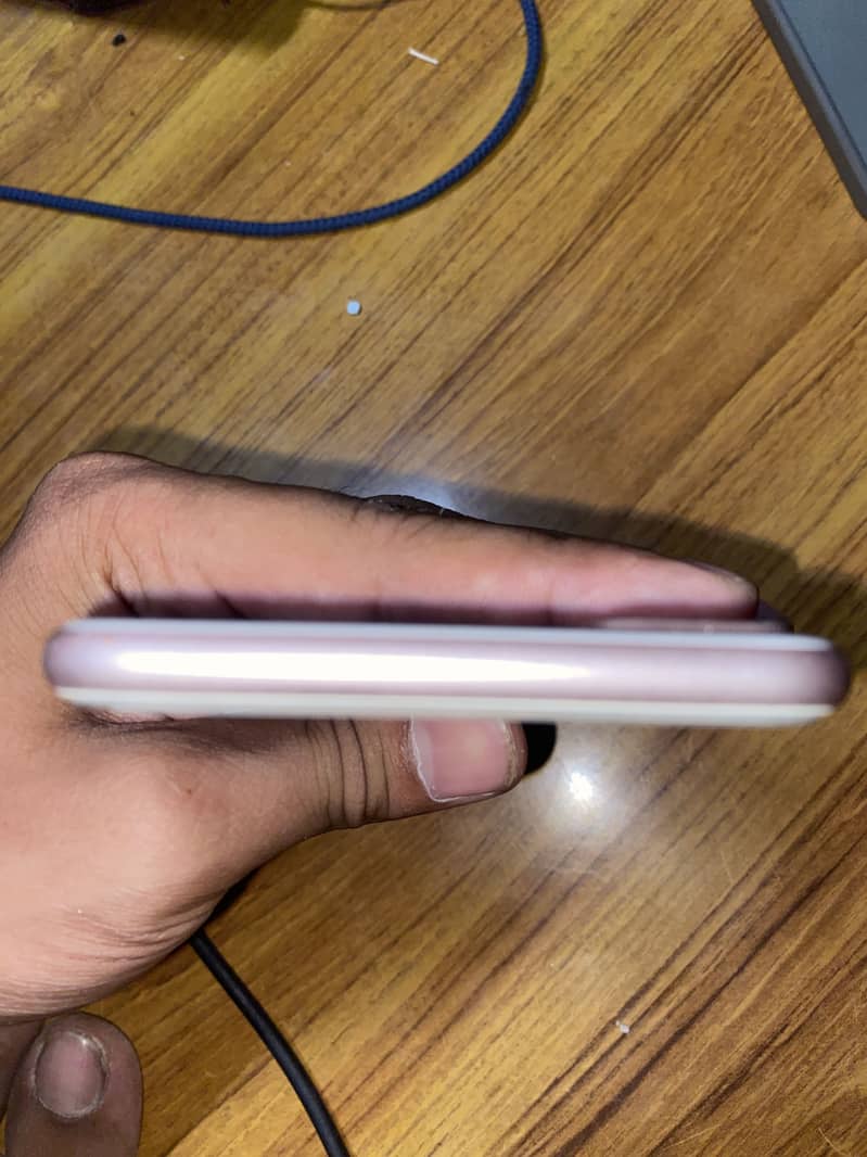 Apple iPhone 7 Plus 2