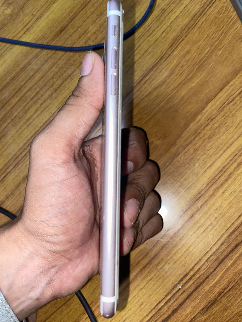 Apple iPhone 7 Plus 3