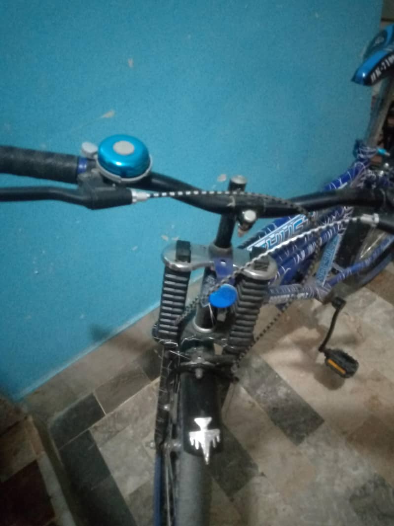 Blue Tyre Cycle 1