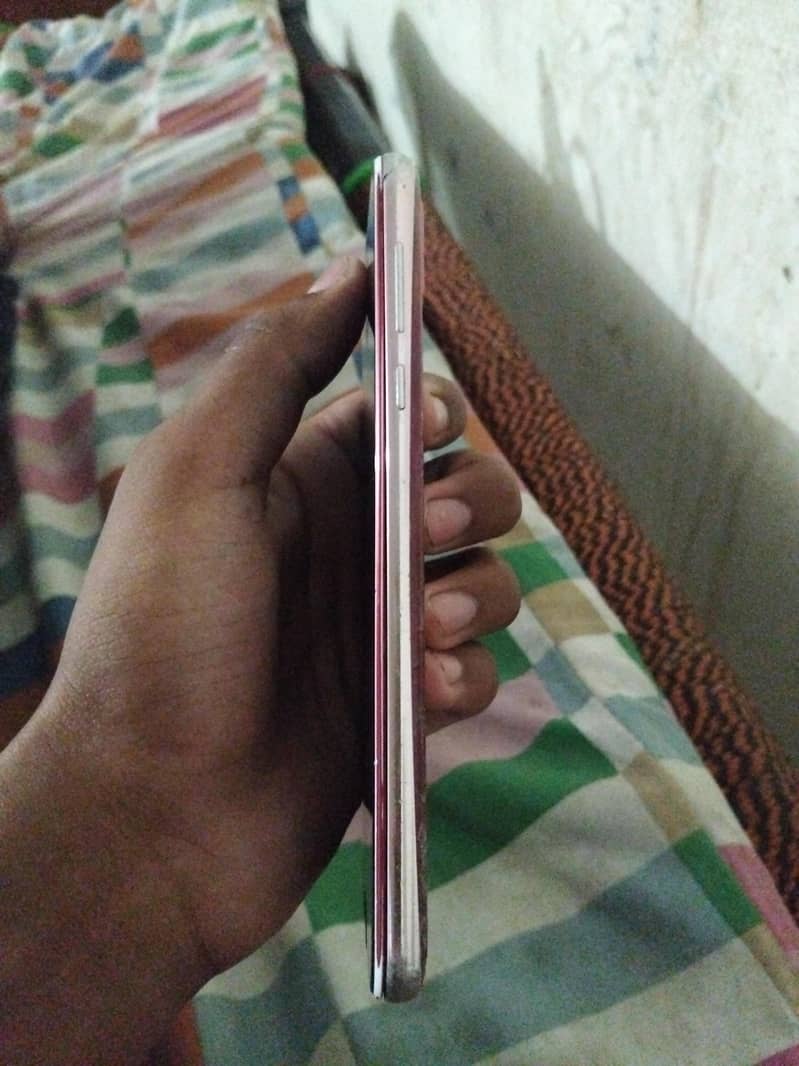 Sharp Aquos R2 3
