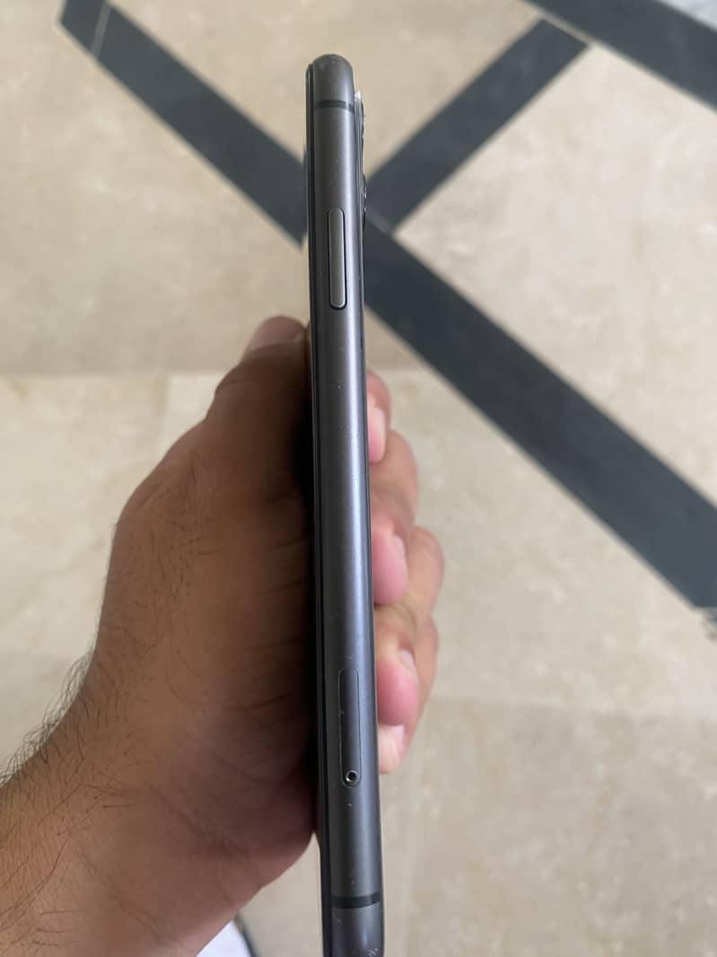 Apple iPhone 11 3