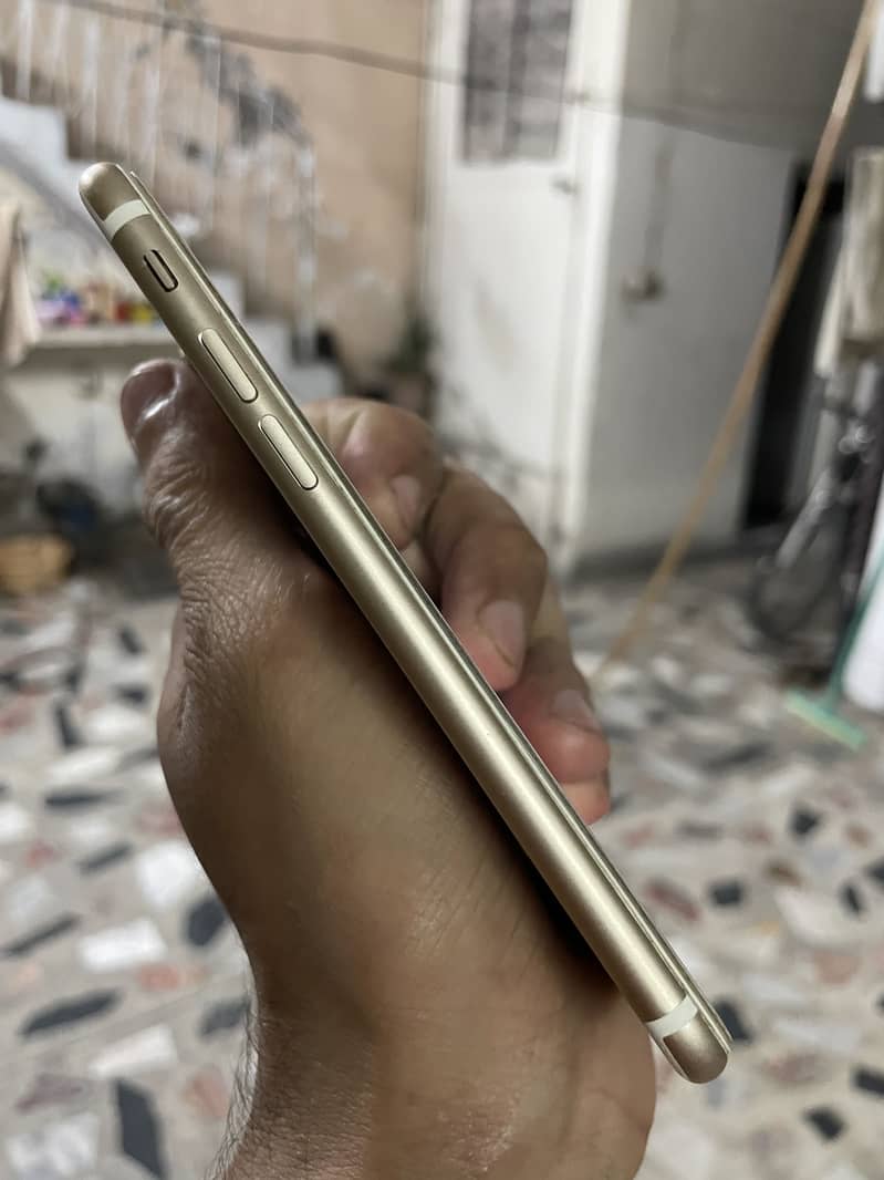 Apple iPhone 7 4