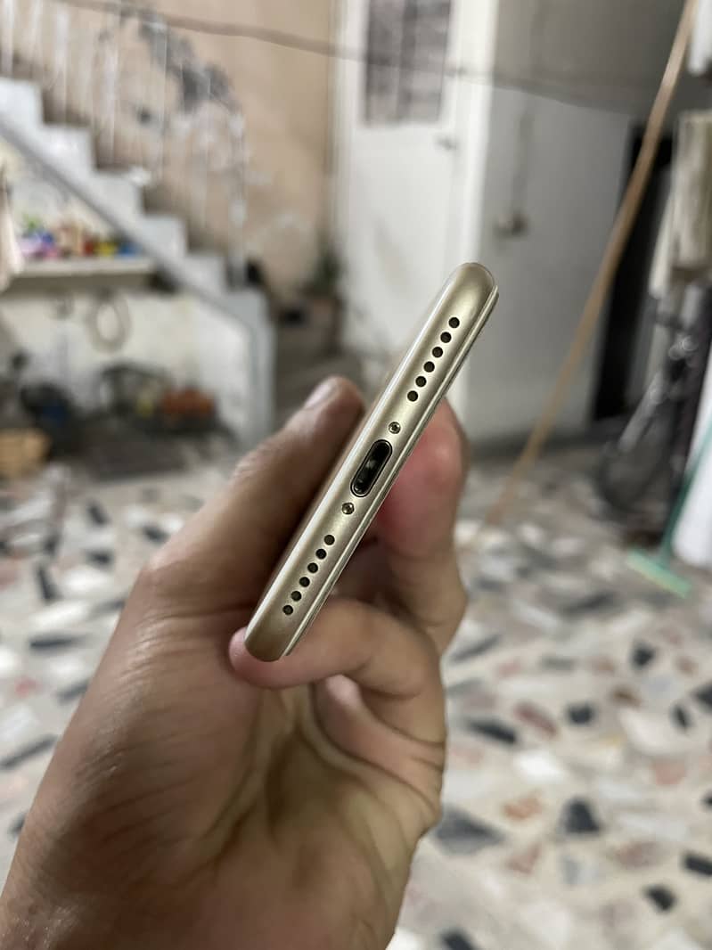 Apple iPhone 7 6