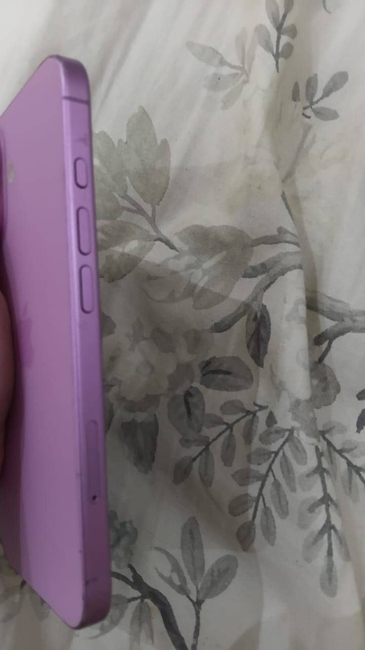 Apple iPhone 16 5
