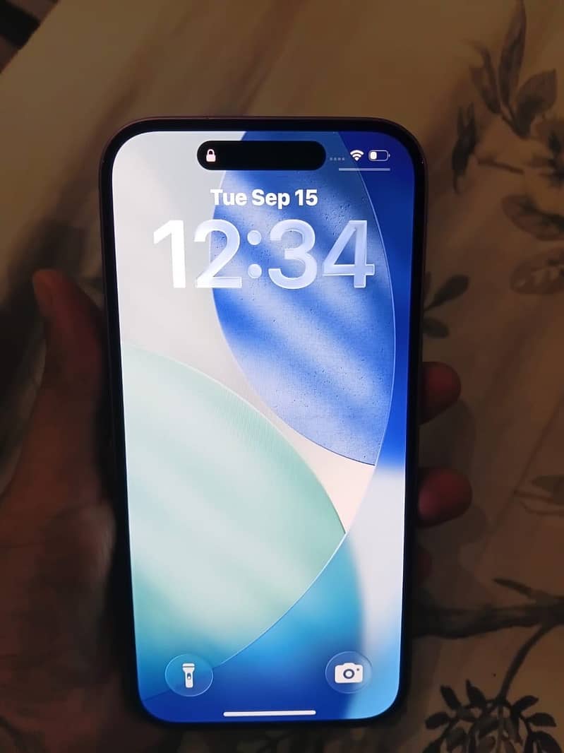 Apple iPhone 16 7
