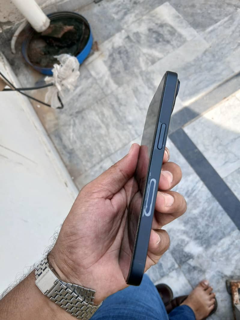 Apple iPhone 14 4