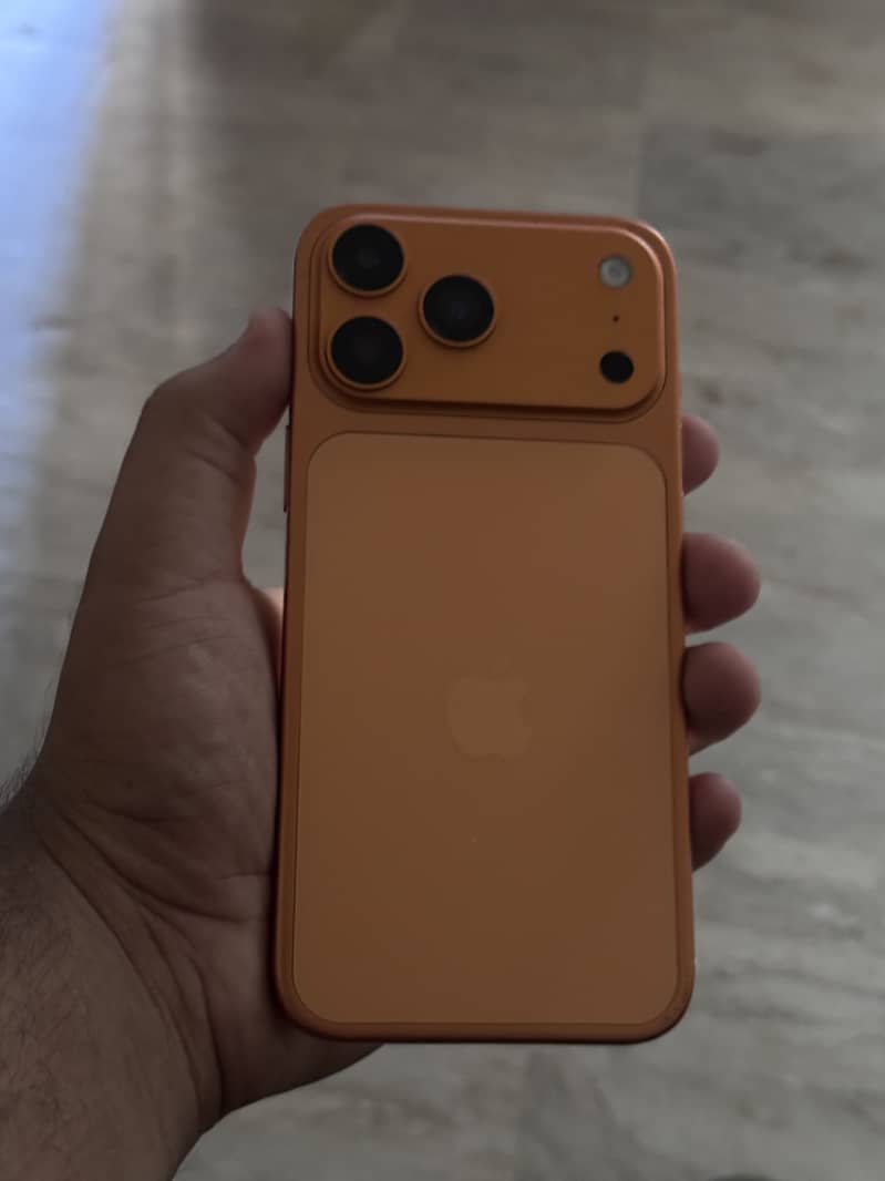 Apple iPhone 17 Pro Max 4