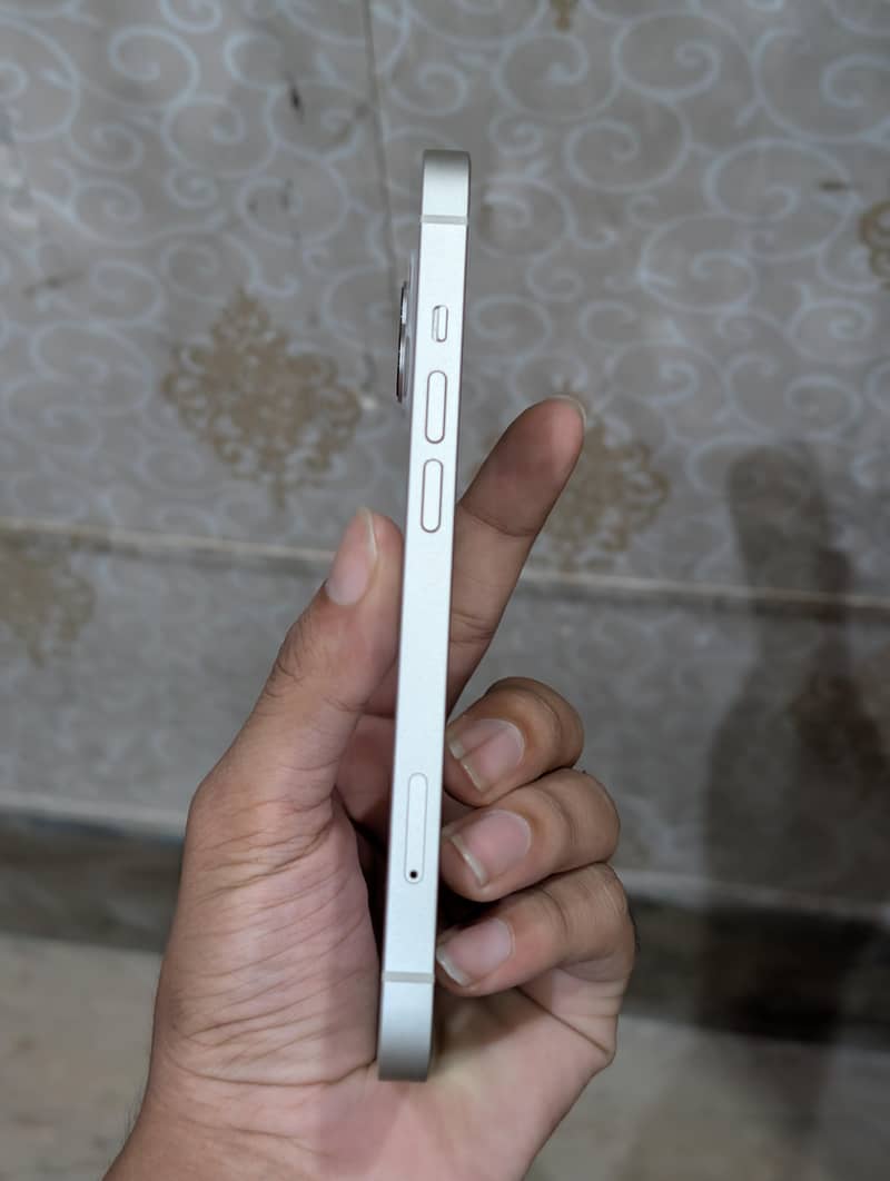 Apple iPhone 13 1