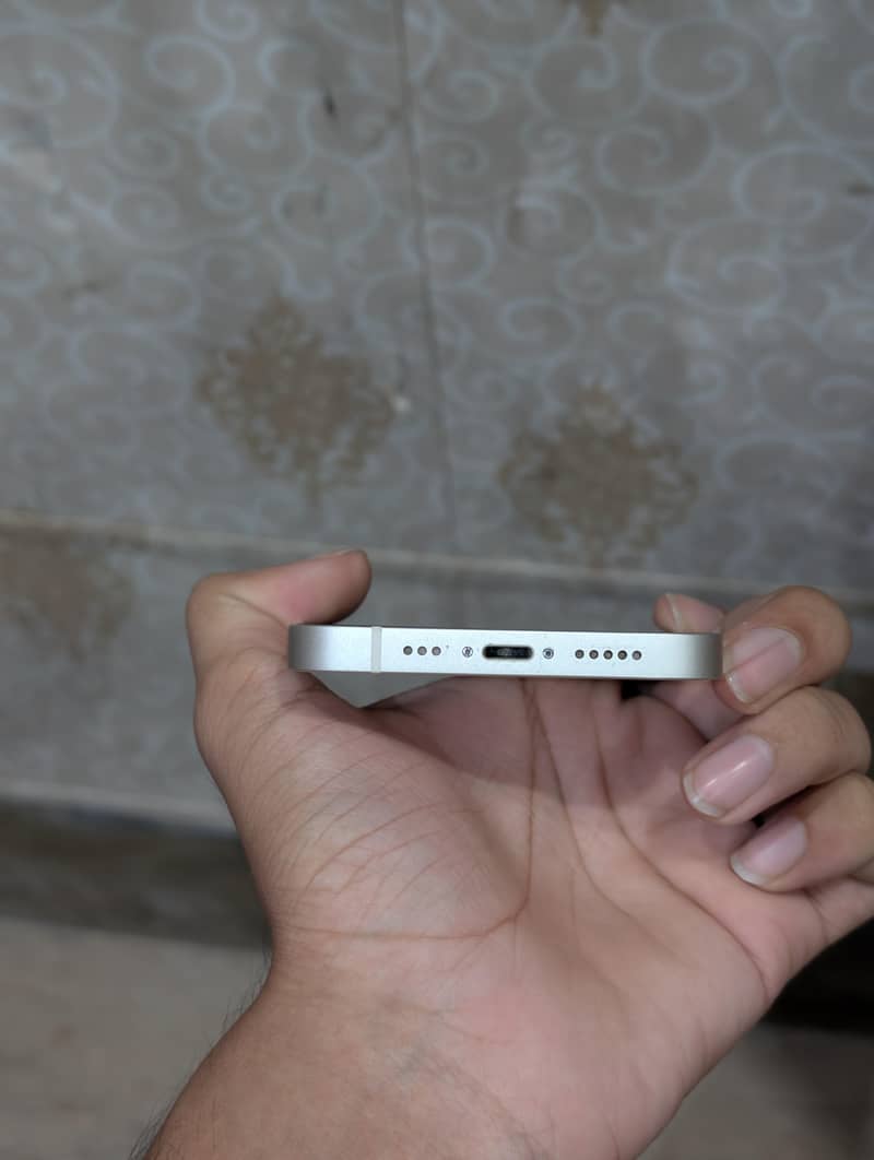 Apple iPhone 13 2