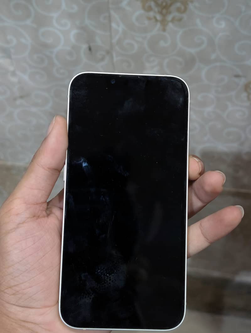 Apple iPhone 13 4