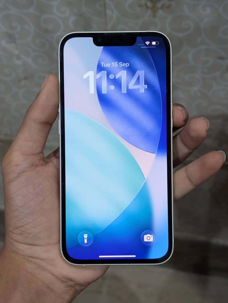 Apple iPhone 13 5