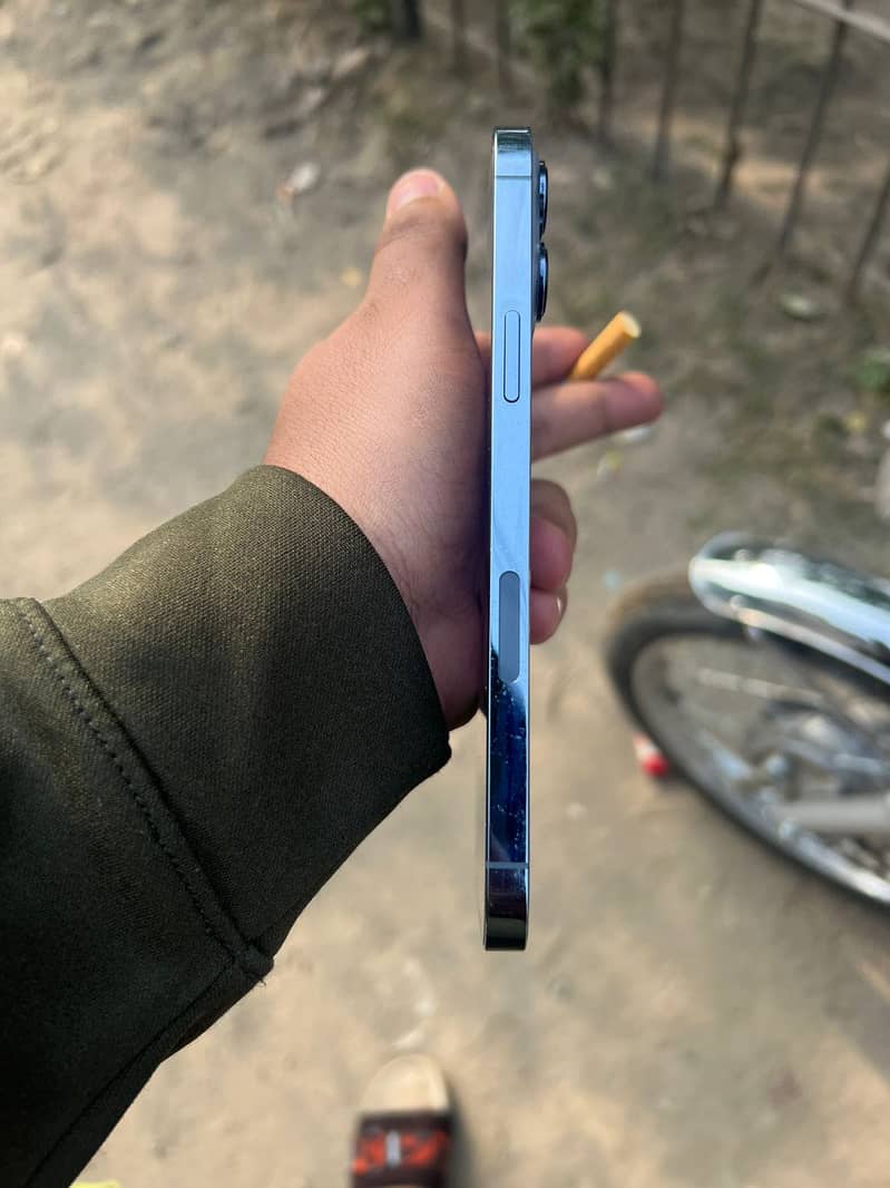 Apple iPhone 13 Pro 4