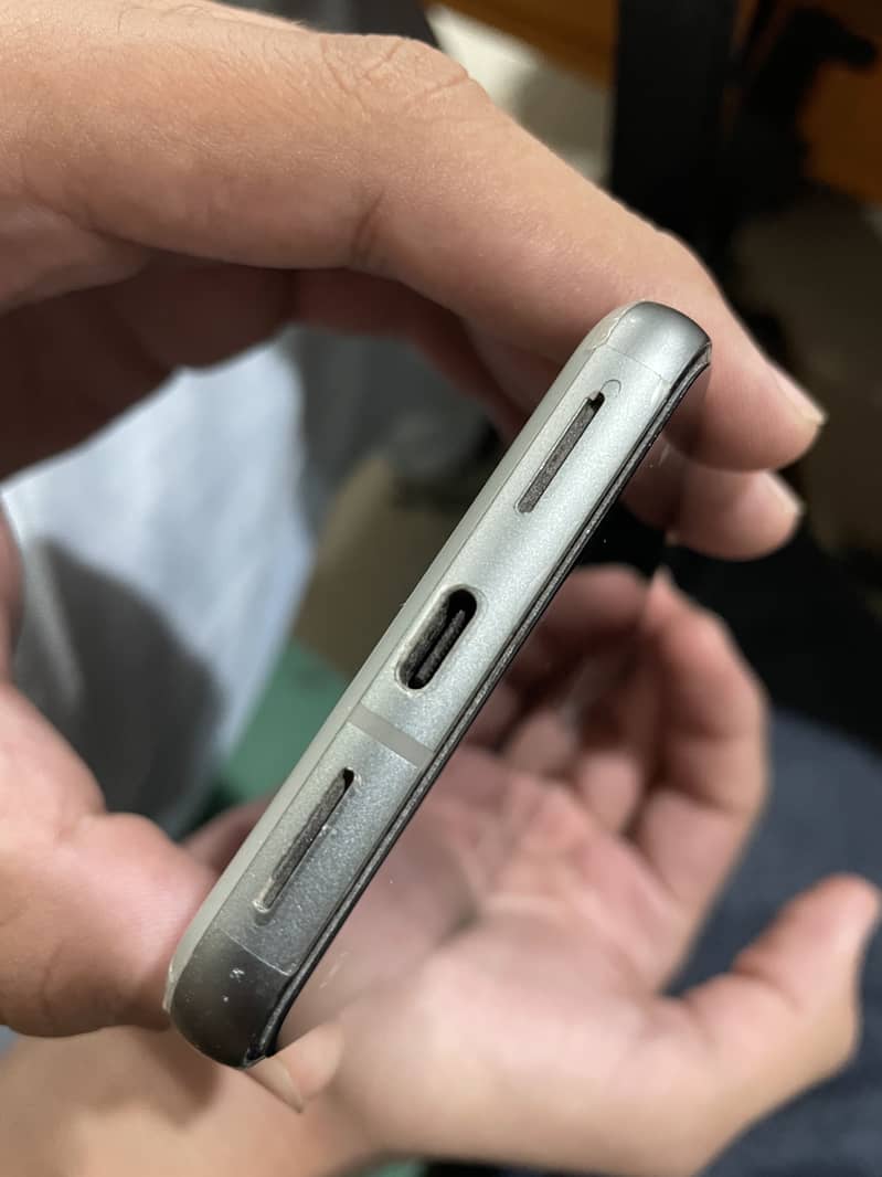 Google Pixel 8 4