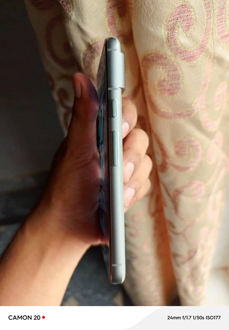 Google Pixel 8 4