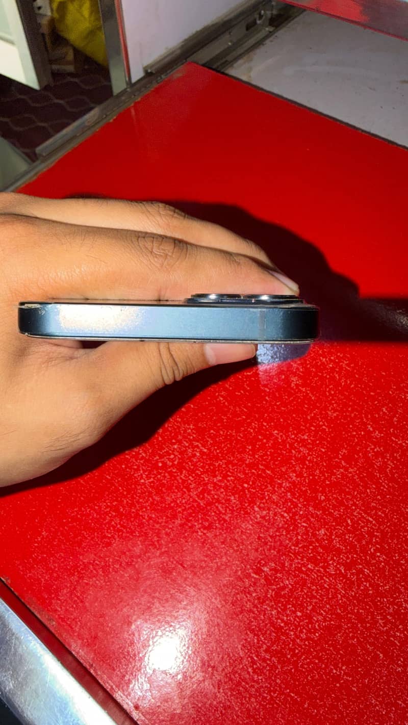 Apple iPhone 13 2
