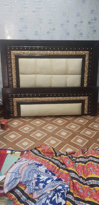Quality wise ok hy acha khobsorat bed