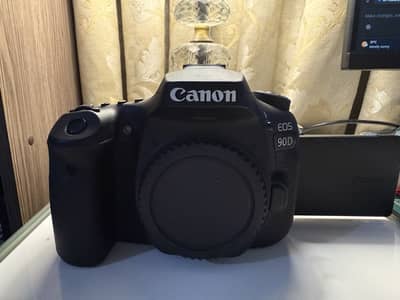 Canon 90D with lense 18-35mm F1.8 Sigma