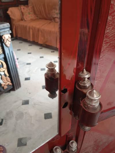 Almari iron 3 door