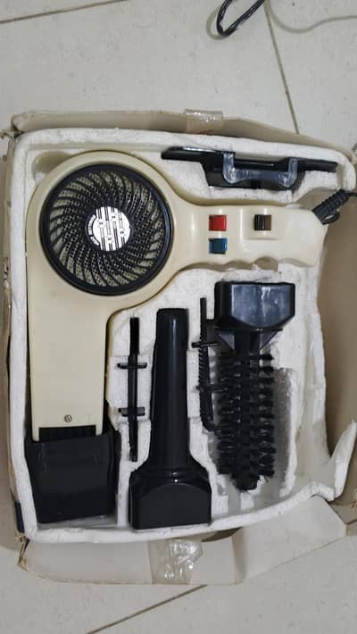 Diana Compact Pro Hair Dryer Set – Used – With Attachments