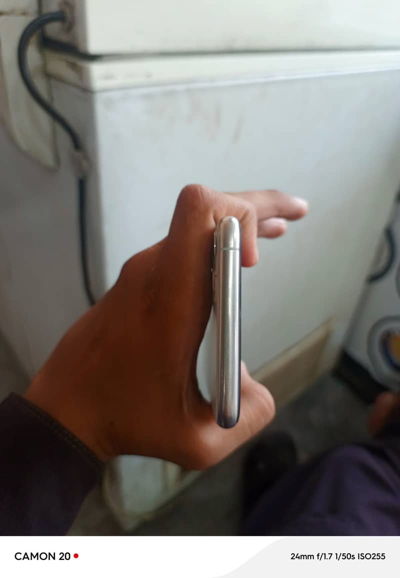 Apple iPhone 11 Pro Max 1
