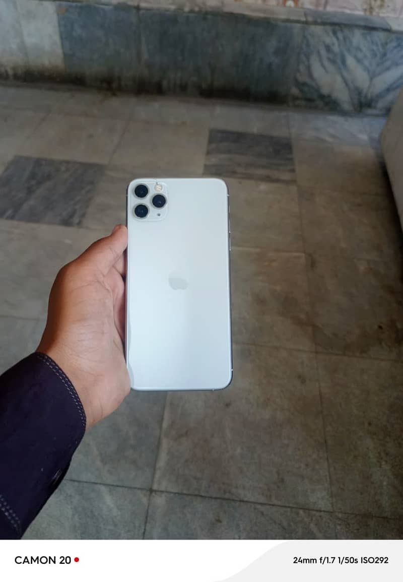 Apple iPhone 11 Pro Max 3