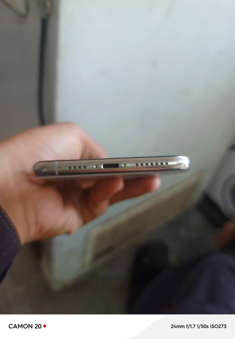 Apple iPhone 11 Pro Max 4