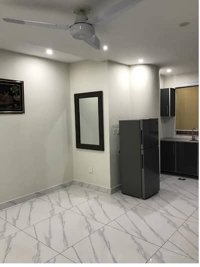Brand New Building Semi Furnished Area 1100 Square Feet Floor Available For Rent Corporate Office On Main Boulevard Road Gulberg 3 Lahore
