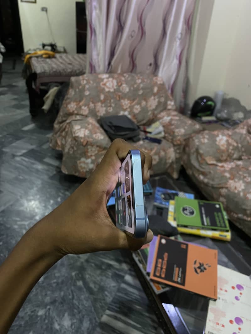 Apple iPhone 14 3