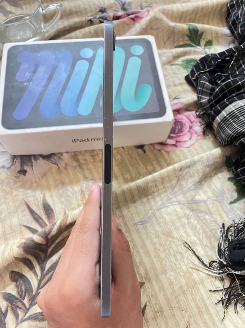 Ipad mini 6 with box 3