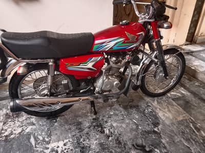 Honda 125 lush condition har chez ok koi Kam ni hony wala