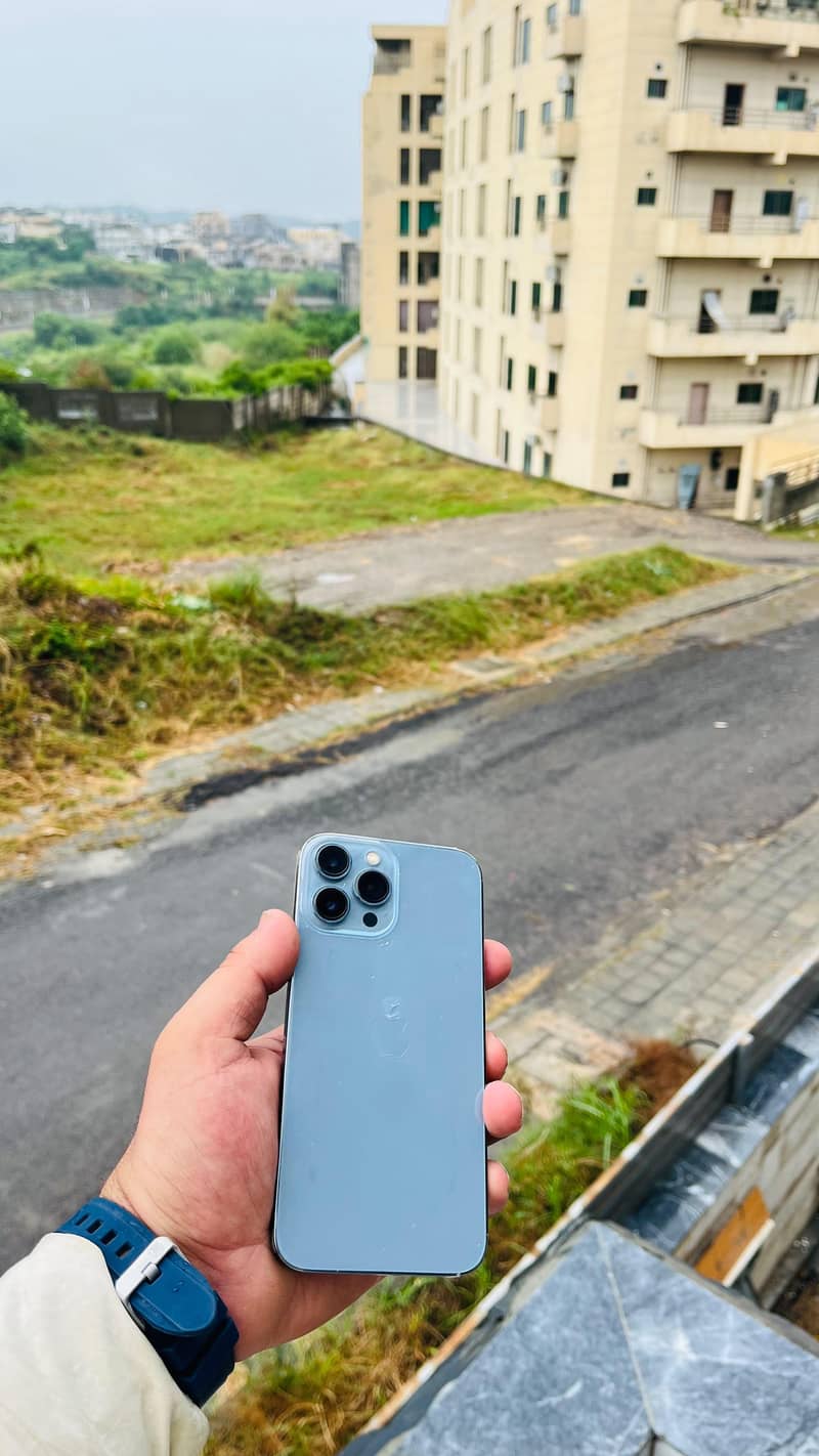 Apple iPhone 13 Pro Max 0