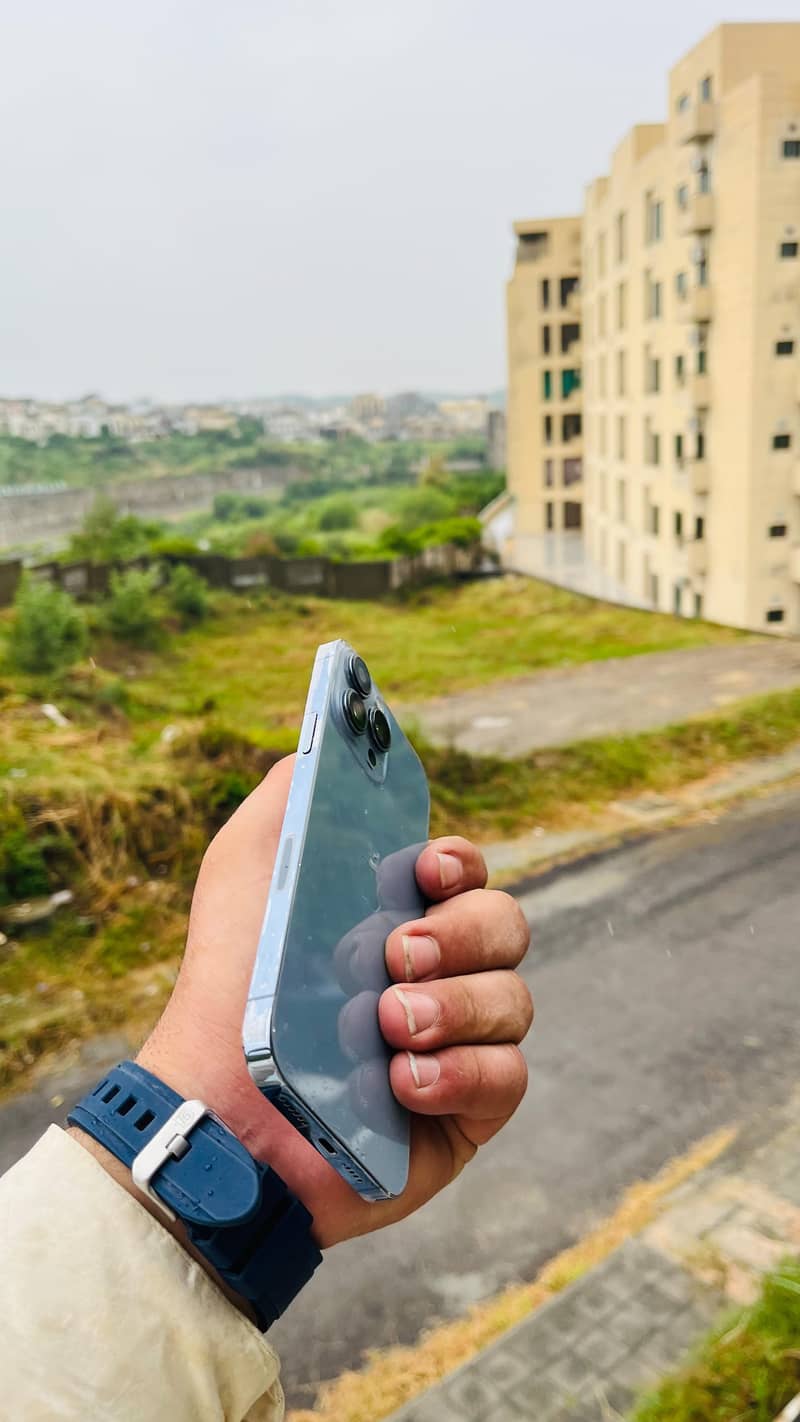 Apple iPhone 13 Pro Max 1