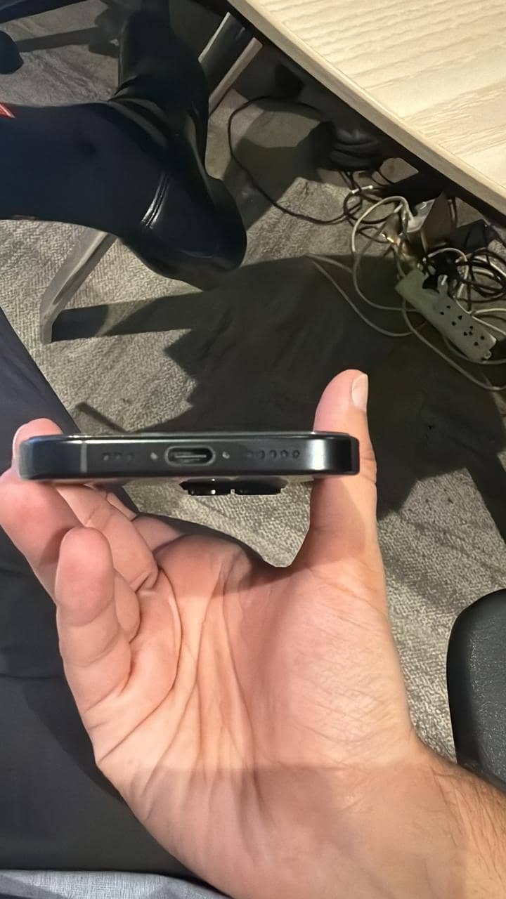 Apple iPhone 16 Pro 0