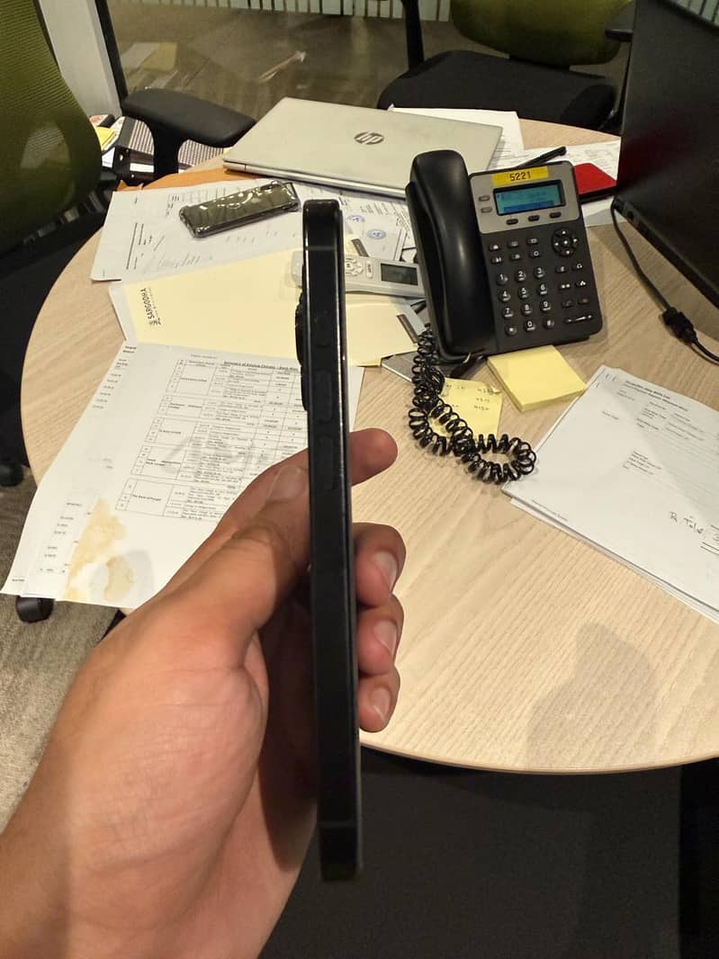 Apple iPhone 16 Pro 2