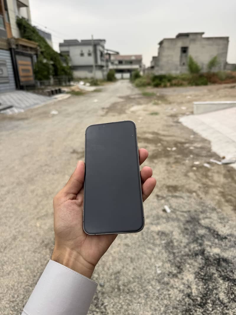 Apple iPhone 13 Pro Max 0