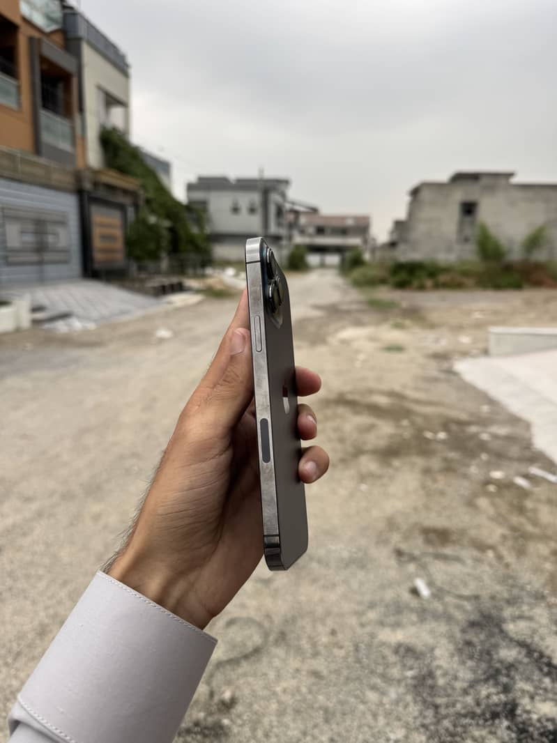 Apple iPhone 13 Pro Max 3